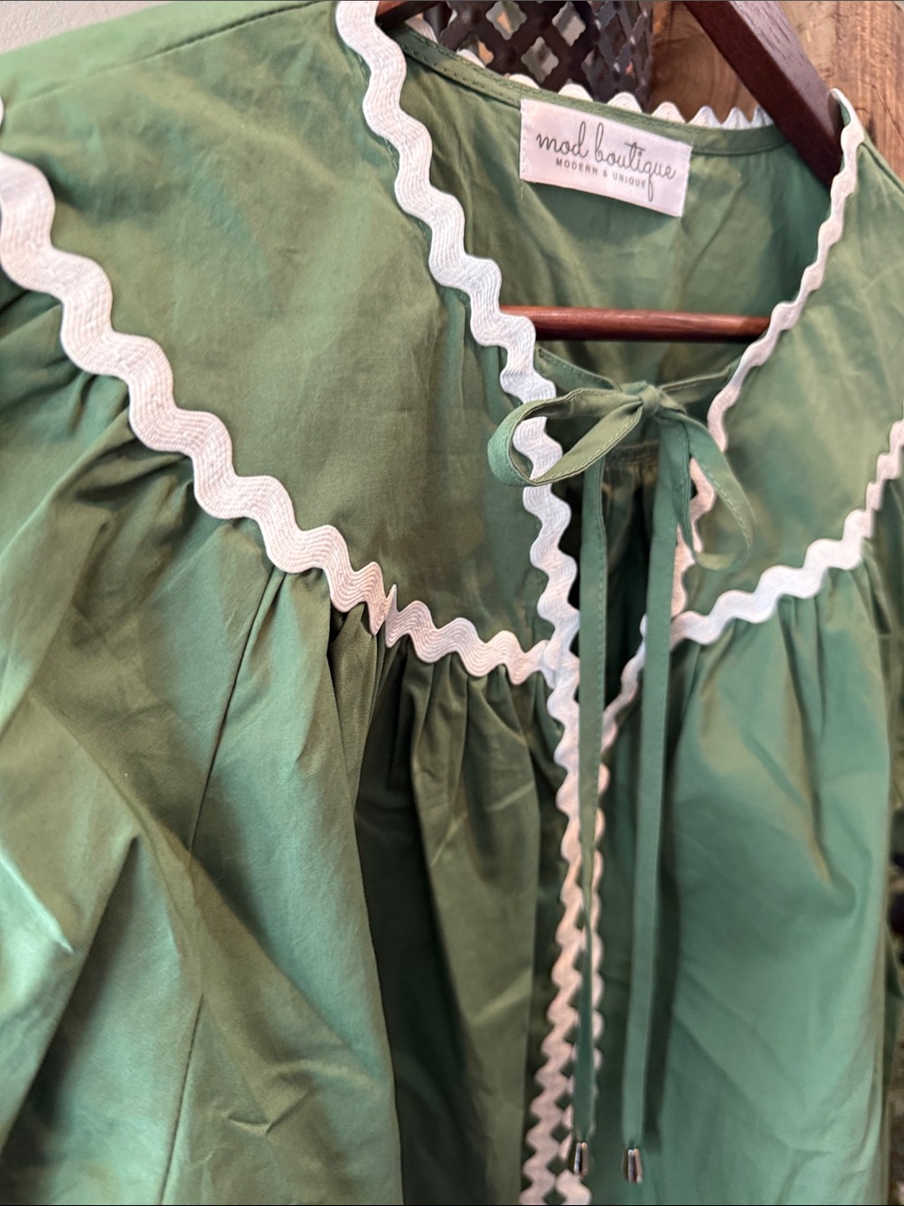 Mad Boutiques Green Puff-Sleeve Blouse with White Rickrack Trim NWOT - Picture 7 of 13